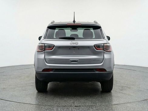 Used 2025 Jeep Compass Limited AWD/4WD image 7