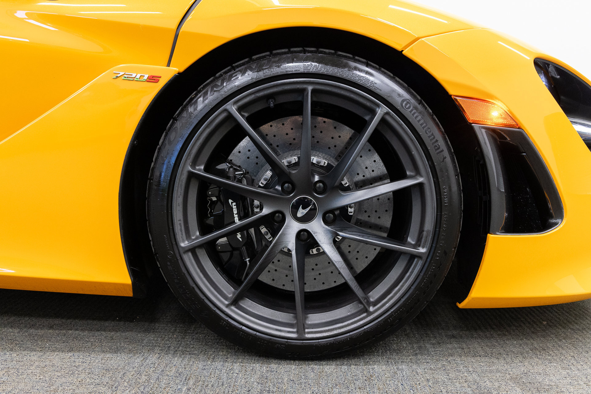 Used 2019 McLaren 720S Performance RWD image 21
