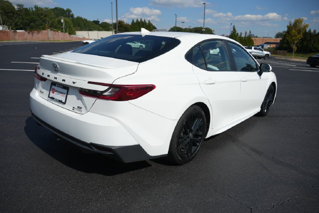 Used 2025 Toyota Camry SE FWD image 9