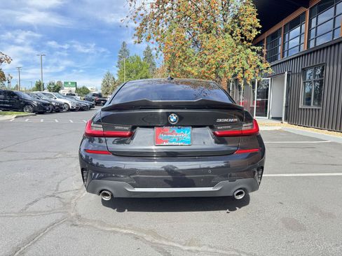 Used 2021 BMW 330i Sedan w/ M Sport Package RWD image 4
