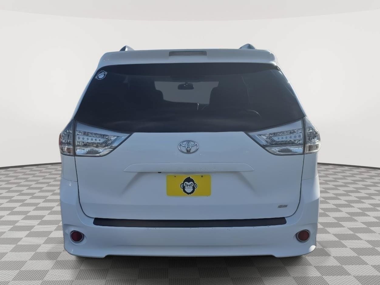 Used 2015 Toyota Sienna SE FWD image 5