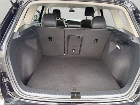 Used 2025 Volkswagen Taos SE image 29