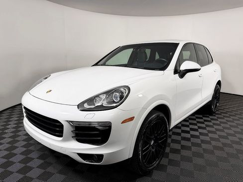 Used 2017 Porsche Cayenne Platinum Edition AWD/4WD image 2