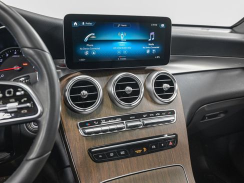 Used 2020 Mercedes-Benz GLC 300 4MATIC image 20