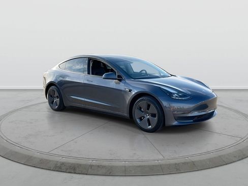 Used 2023 Tesla Model 3 Standard Range RWD image 2