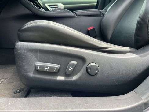 Used 2013 Lexus CT 200h w/ F Sport Pkg w/Nuluxe Trim FWD image 17