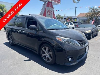 Used 2017 Toyota Sienna SE Premium