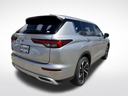 Used 2022 Mitsubishi Outlander SE AWD/4WD image 11