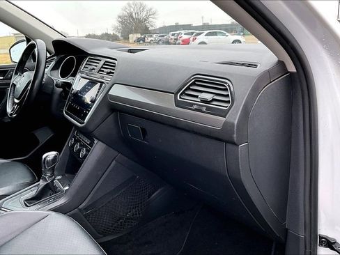 Used 2019 Volkswagen Tiguan SE image 14