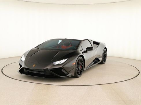 Used 2022 Lamborghini Huracan EVO image 12