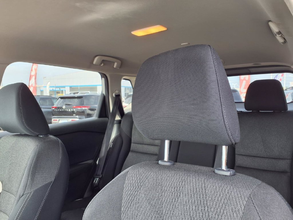 Used 2024 Nissan Rogue SV AWD/4WD image 18