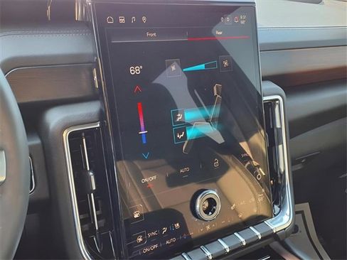 Used 2025 GMC Yukon Denali w/ Sun & Power Step Package image 14