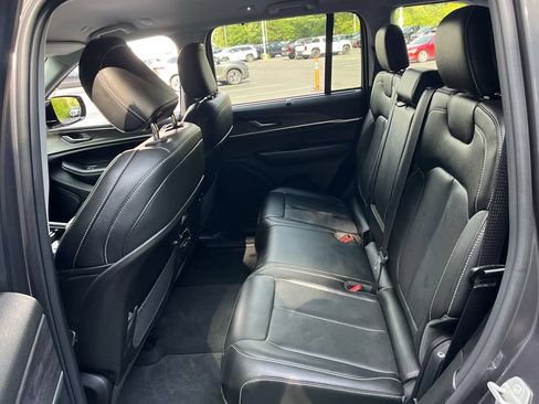 Used 2023 Jeep Grand Cherokee Limited w/ Luxury Tech Group II AWD/4WD image 21