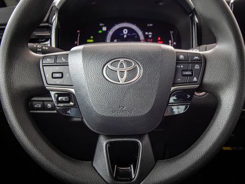 Used 2025 Toyota Camry LE FWD image 31