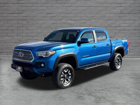 Used 2017 Toyota Tacoma TRD Off-Road w/ Tow Package (A/T) AWD/4WD image 4