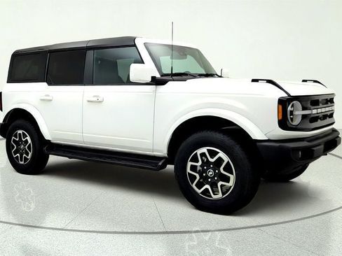 Used 2025 Ford Bronco Outer Banks AWD/4WD image 3