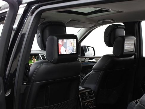 Used 2015 Mercedes-Benz GL 550 4MATIC image 23