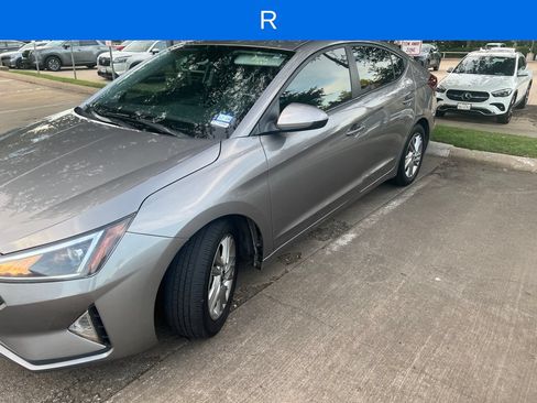 Used 2020 Hyundai Elantra Value Edition FWD image 2