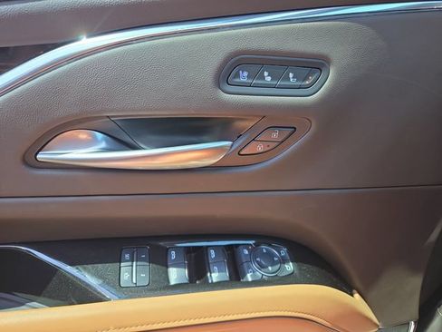Used 2024 Cadillac Escalade Premium Luxury AWD/4WD image 21