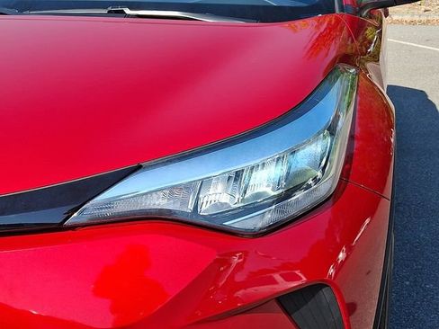 Used 2022 Toyota C-HR XLE FWD image 11