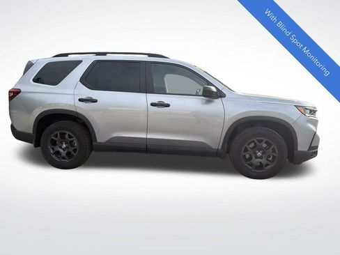 Certified 2024 Honda Pilot TrailSport image 2