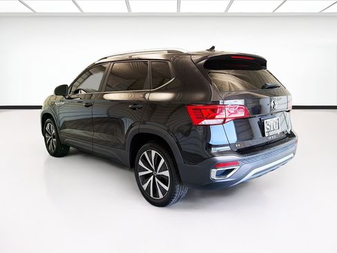 Used 2022 Volkswagen Taos SE FWD image 6