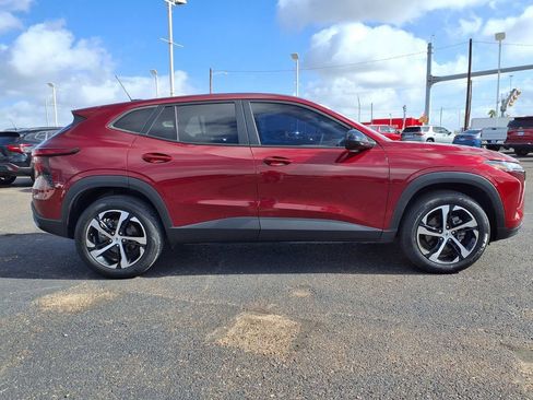 Used 2024 Chevrolet Trax RS FWD image 9