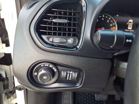 Used 2022 Jeep Renegade Altitude w/ Convenience Group AWD/4WD image 25