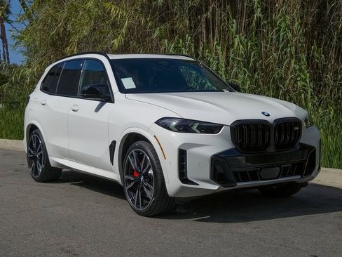 New 2026 BMW X5 M60i w/ Executive Package image 2