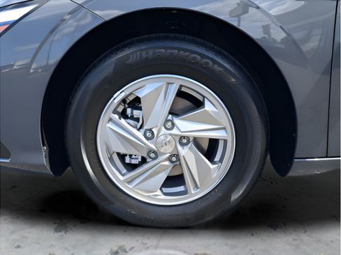 Used 2026 Hyundai Elantra SE FWD image 28