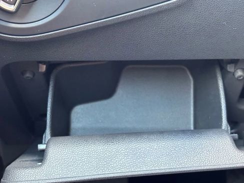 Used 2018 Volkswagen Tiguan SEL FWD image 36