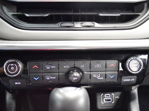 Used 2025 Jeep Compass Limited AWD/4WD image 27