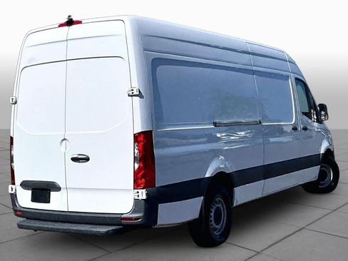 Used 2021 Mercedes-Benz Sprinter 2500 image 12