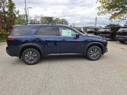New 2025 Nissan Pathfinder SV w/ Black Appearance Package image 2