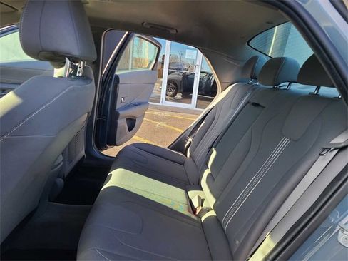 Used 2021 Hyundai Elantra SEL w/ Convenience + Premium Package image 22