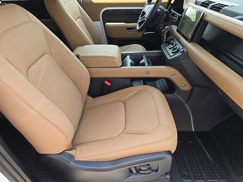 Certified 2025 Land Rover Defender 90 X-Dynamic SE image 7