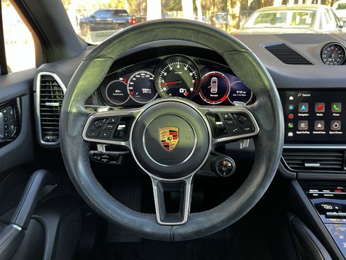 Used 2023 Porsche Cayenne image 34