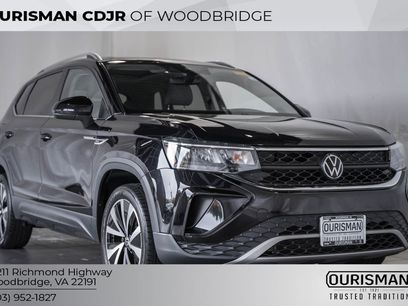 Used 2023 Volkswagen Taos SE w/ Panoramic Sunroof Package
