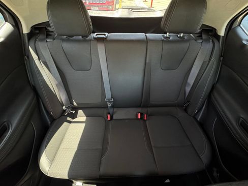 Used 2025 Buick Encore GX Preferred AWD/4WD image 32