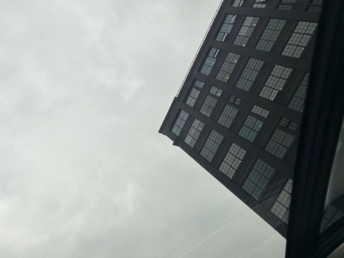 Certified 2025 Volvo S90 T8 Plus image 33