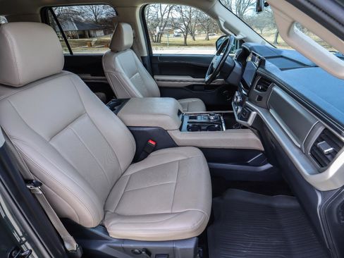 Used 2022 Ford Expedition Max XLT image 38