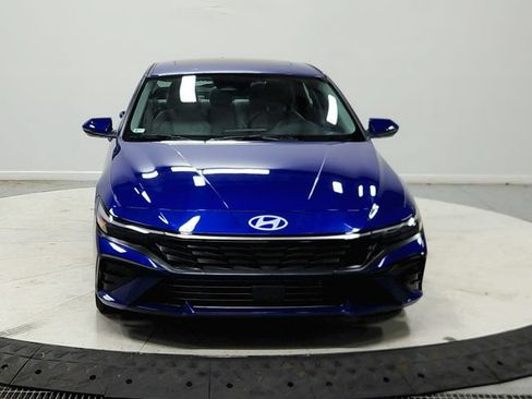 Used 2025 Hyundai Elantra Limited FWD image 3