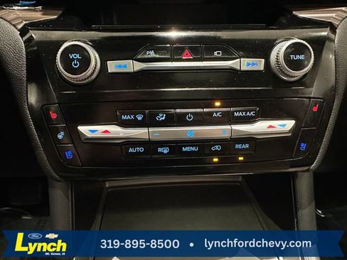 Used 2022 Ford Explorer Limited w/ Equipment Group 301A AWD/4WD image 14
