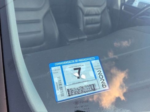 Used 2012 Volkswagen Touareg VR6 image 23