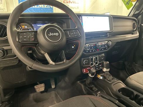 Used 2024 Jeep Wrangler Unlimited Rubicon w/ Dual Top Group AWD/4WD image 15