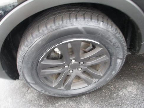 Used 2018 Ford Explorer XLT w/ Equipment Group 202A image 12