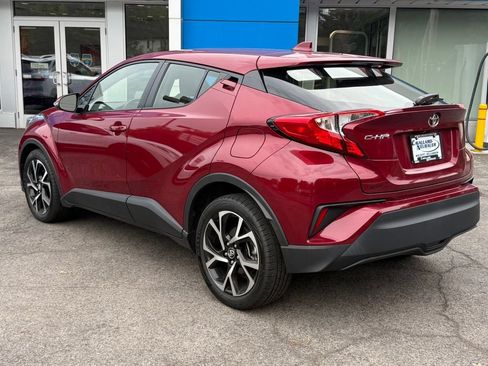 Used 2019 Toyota C-HR XLE FWD image 7