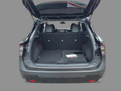 Certified 2025 Nissan Kicks SR FWD image 9