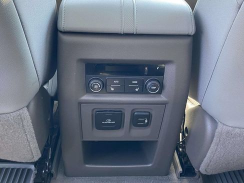 Used 2019 Chevrolet Traverse Premier AWD/4WD image 11