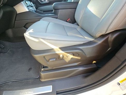 Used 2024 GMC Yukon SLT image 8